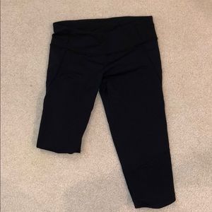 Black lululemon crop